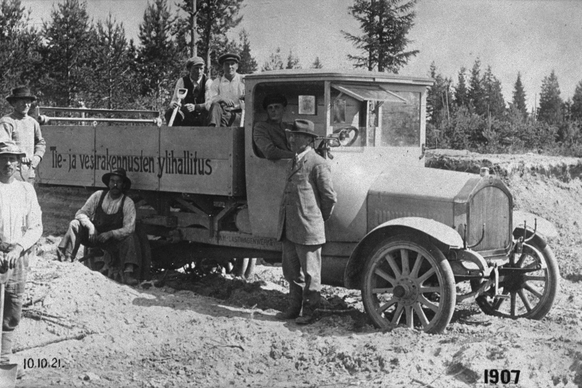 Altes schwarz-weiß Bild MAN LKW Oberste Behörde für Straßen und Wasserbau Finnlands